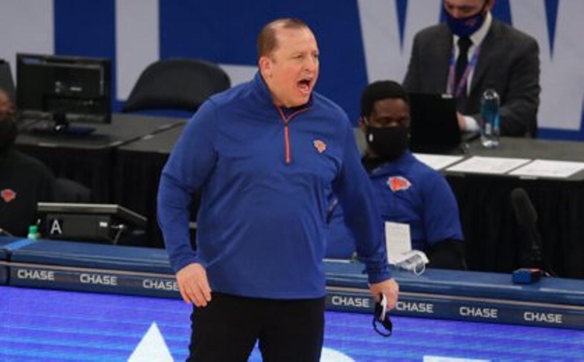 Tom Thibodeau, dels Knicks, guanya per segona vegada el premi a l’Entrenador de l’Any Tom Thibodeau, dels Knicks, guanya per segona vegada el premi a l’Entrenador de l’Any