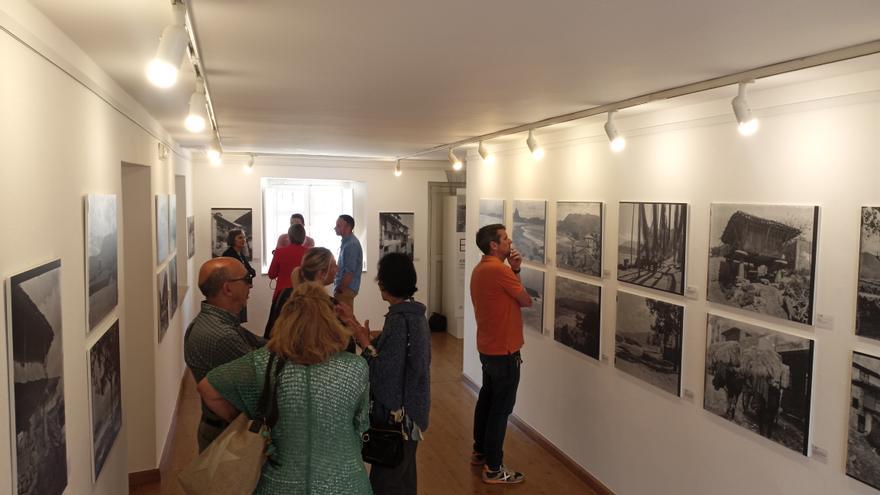 Colunga acoge una exposición fotográfica sobre el pasado y la identidad del concejo