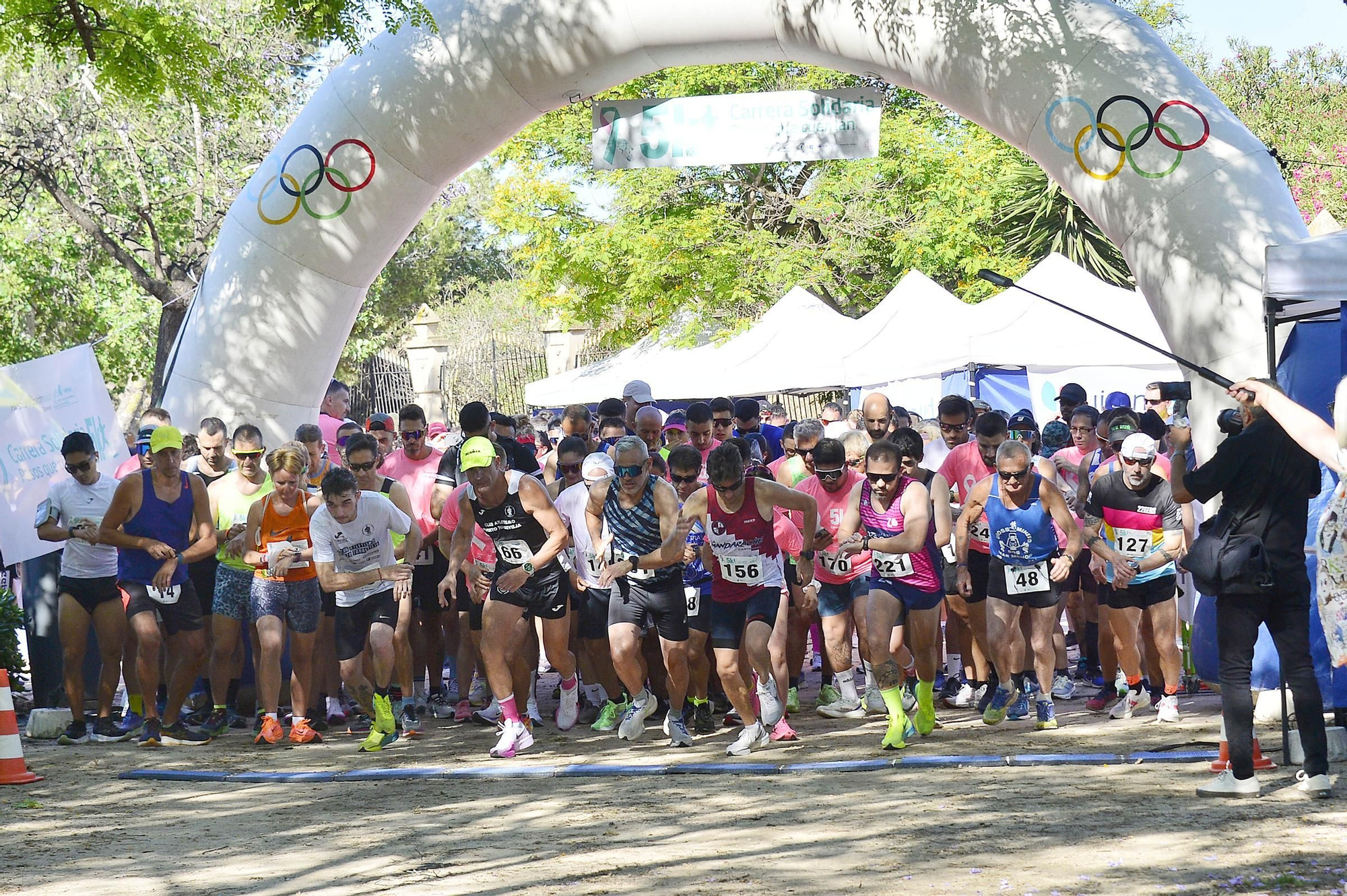 Carrera solidaria organizada por  QUIRÓNSALUD en beneficio de la asociación AFECÁNCER