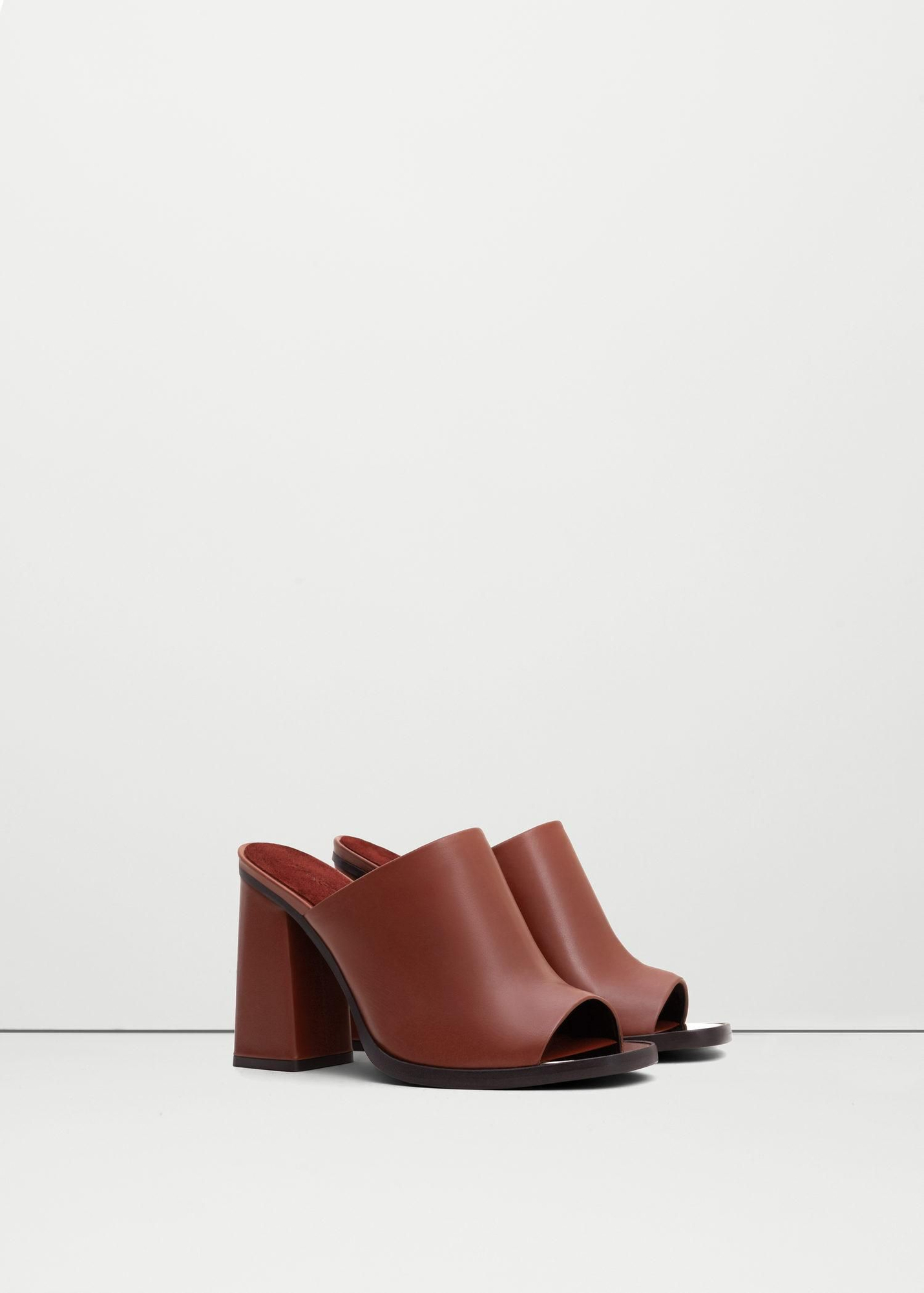 Mules piel, Mango