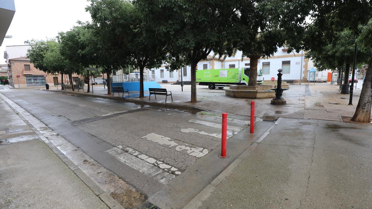 La plaza Santiago Castillo de Casetas ya es semipeatonal.