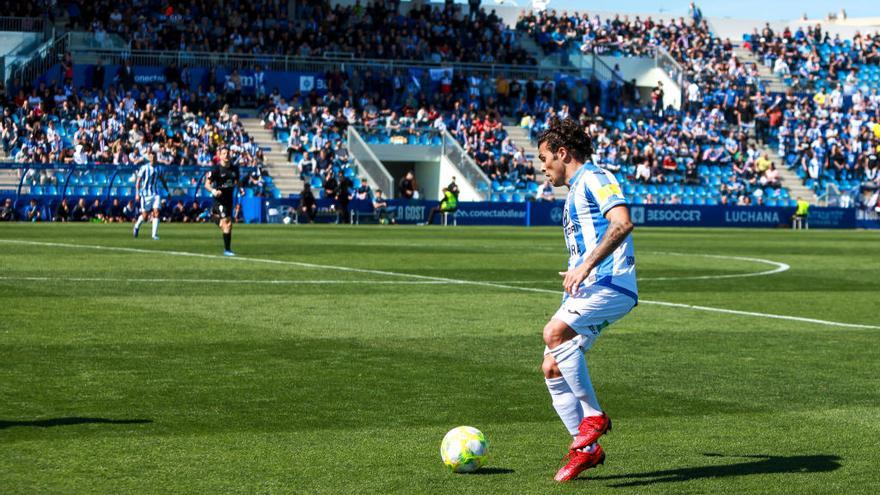 Peris controla el balón ante el Ibiza.