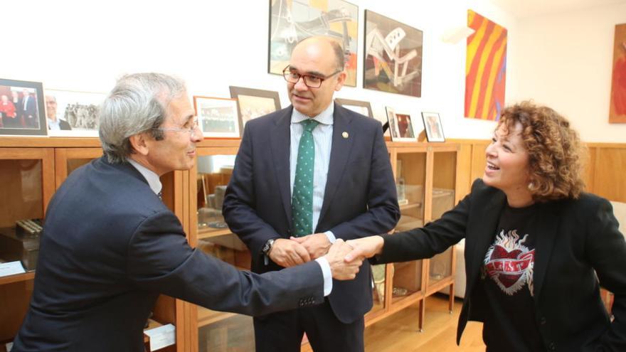 El embajador de Francia trata la cooperación interuniversitaria con el rector