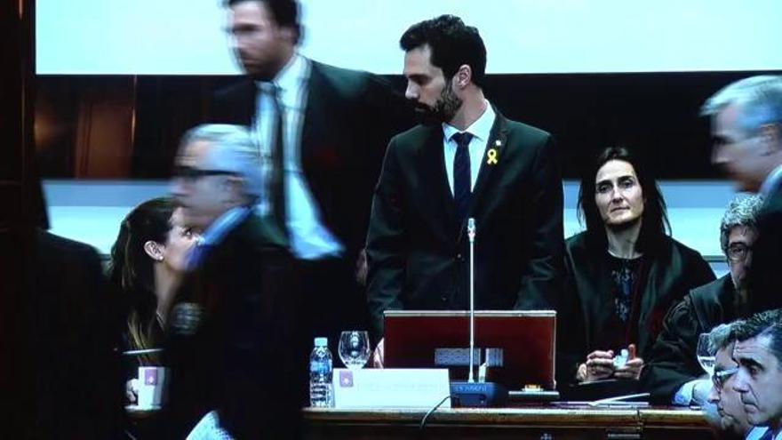 Membres del món jurídic planten Torrent per la denúncia del president del Parlament de «presos polítics»