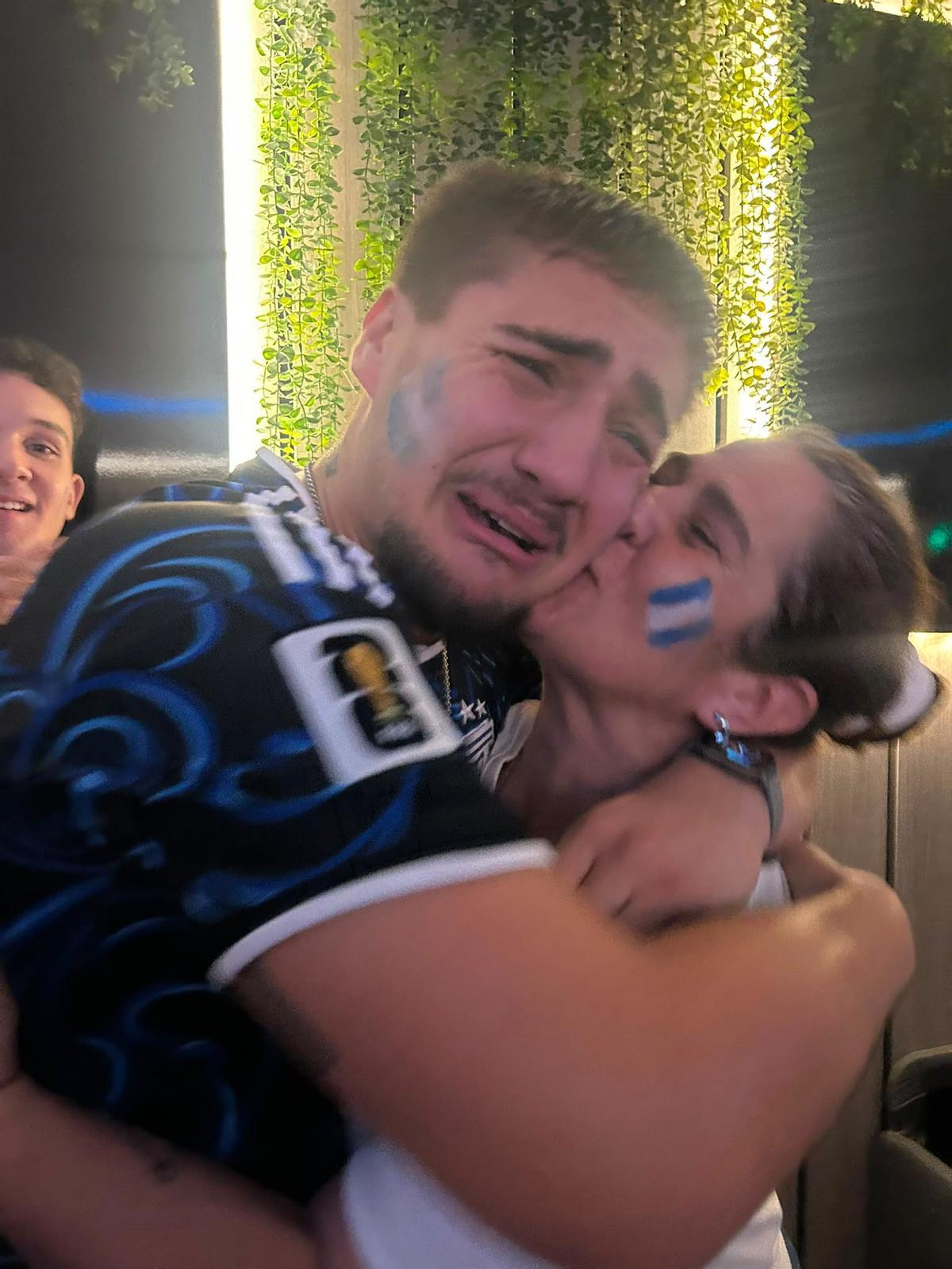 La emoción de los argentinos en Córdoba.