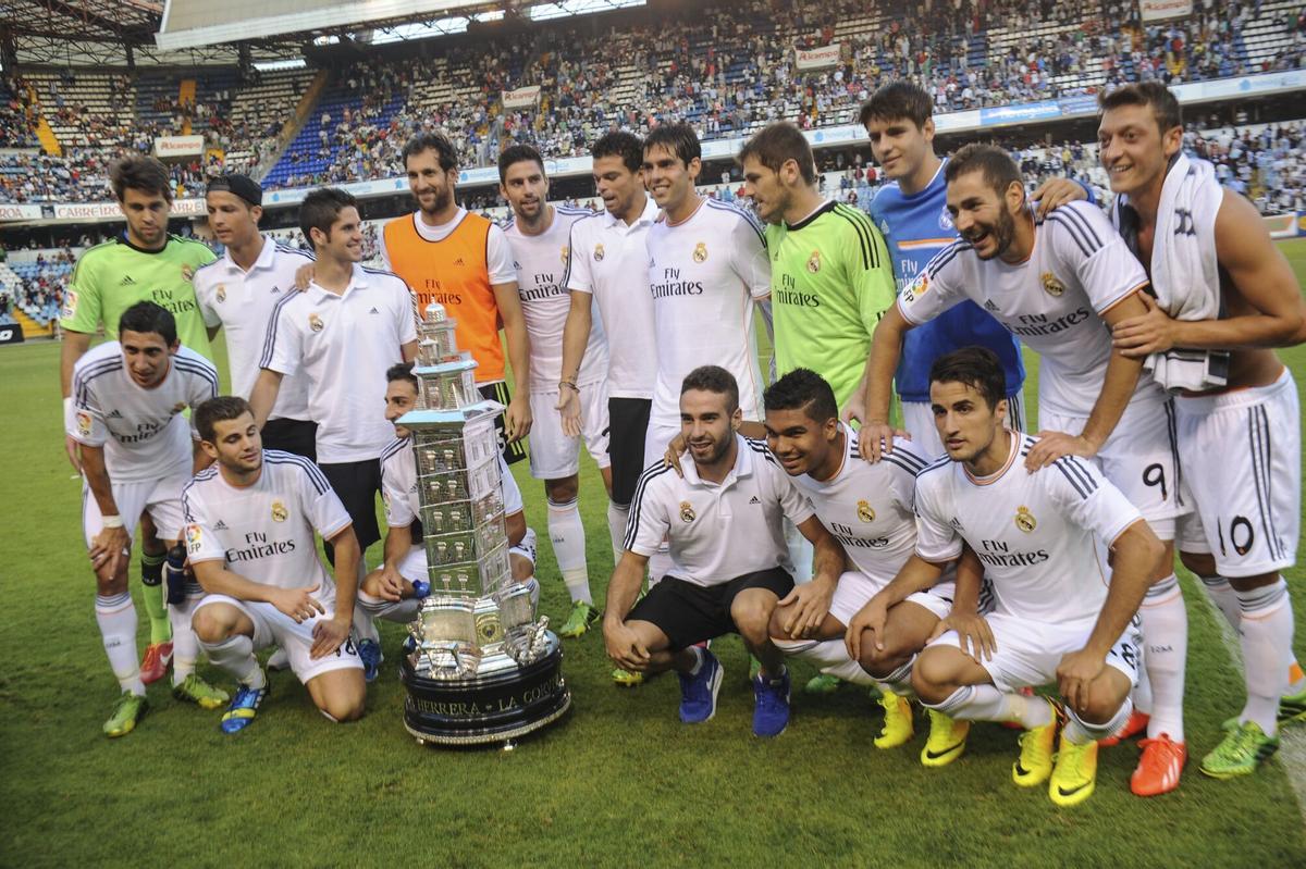 El Real Madrid celebra el Teresa Herrera de 2013