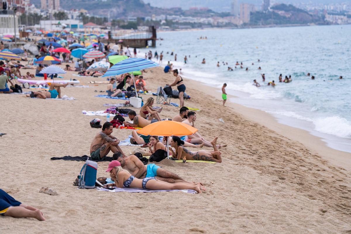 Temps a Catalunya avui dimarts: una nova jornada de xafogor a Barcelona i altres comarques anticipa una pujada de les temperatures