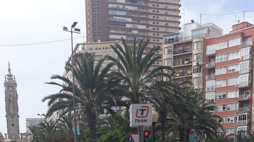 Suspendida en pleno verano la línea 3 del TRAM que une Alicante y El Campello