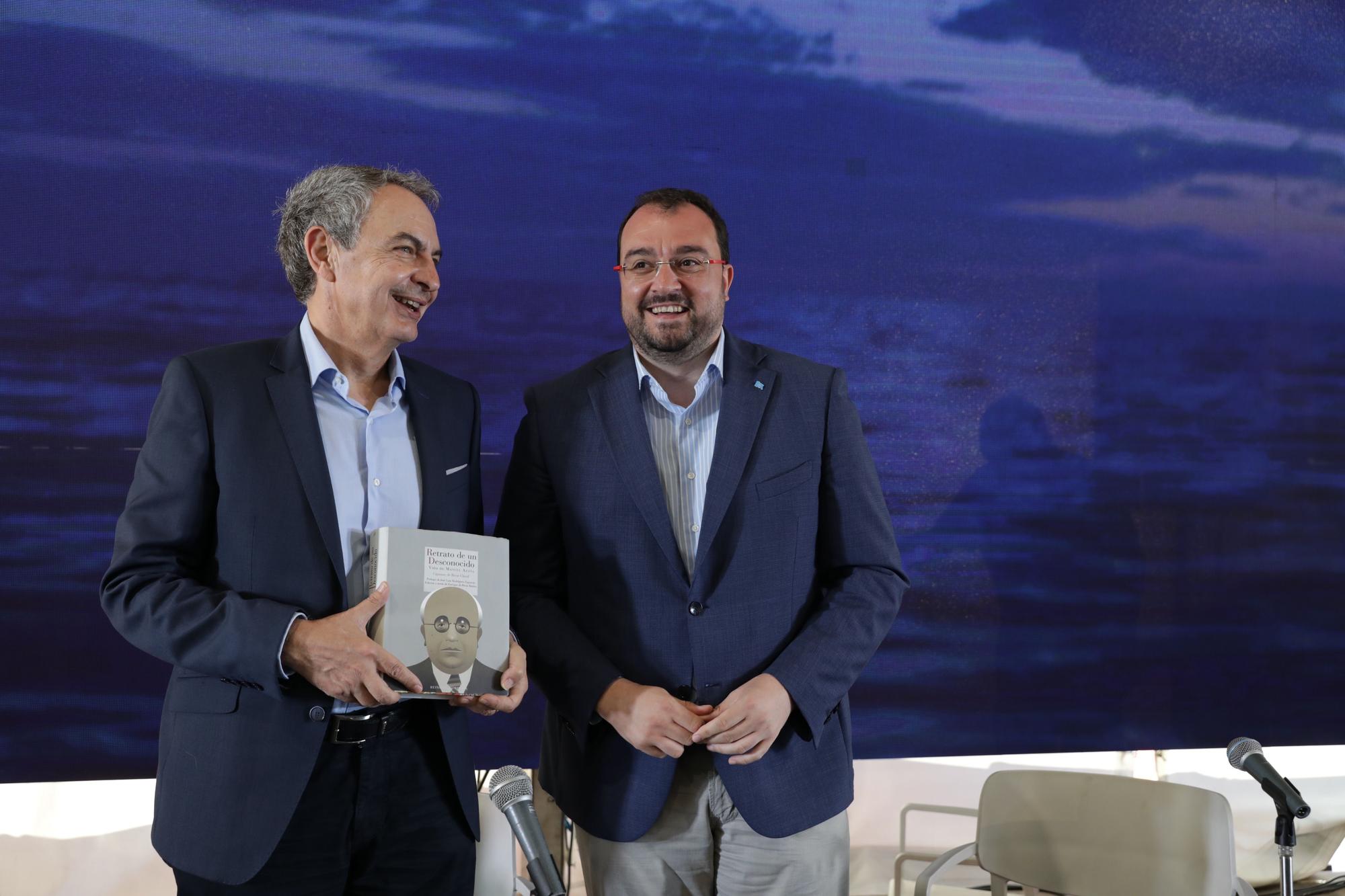 EN IMÁGENES: Adrián Barbón y José Luis Rodríguez Zapatero, en la presentación de un libro en la Semana Negra