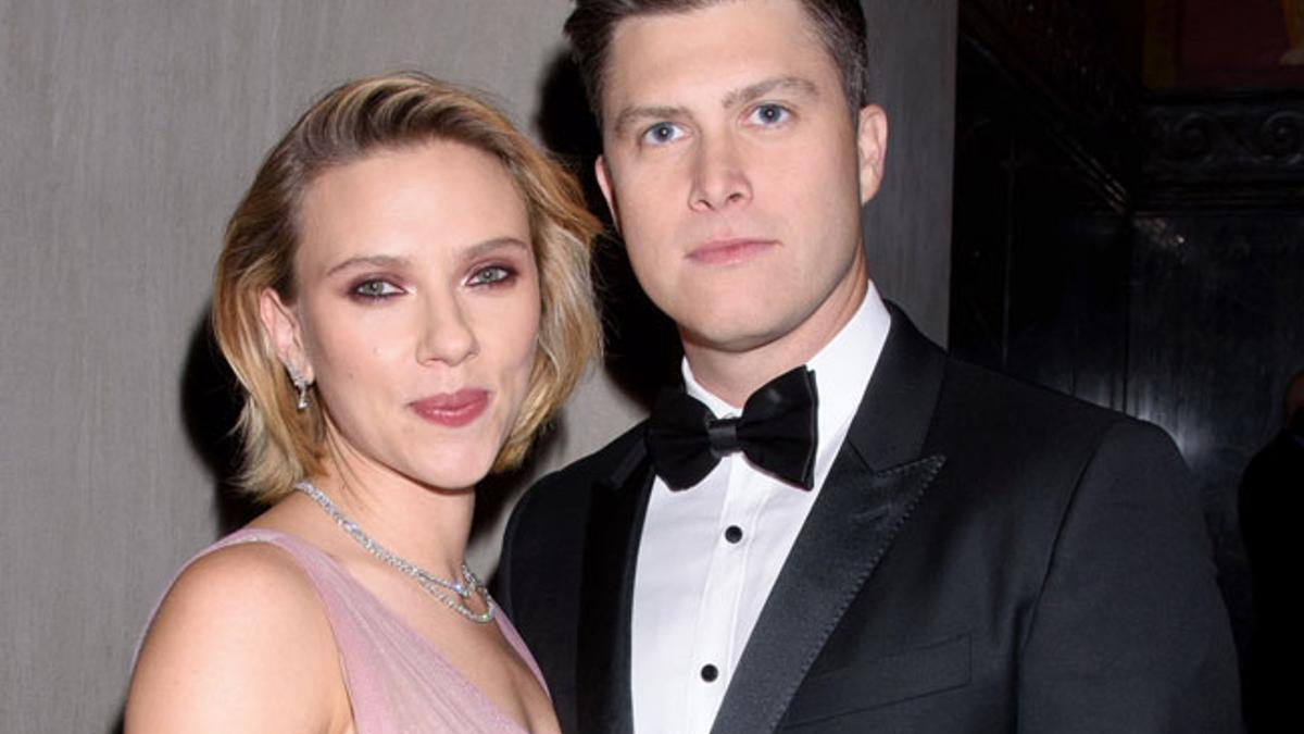 Scarlett Johansson y su pareja el humorista Colin Host