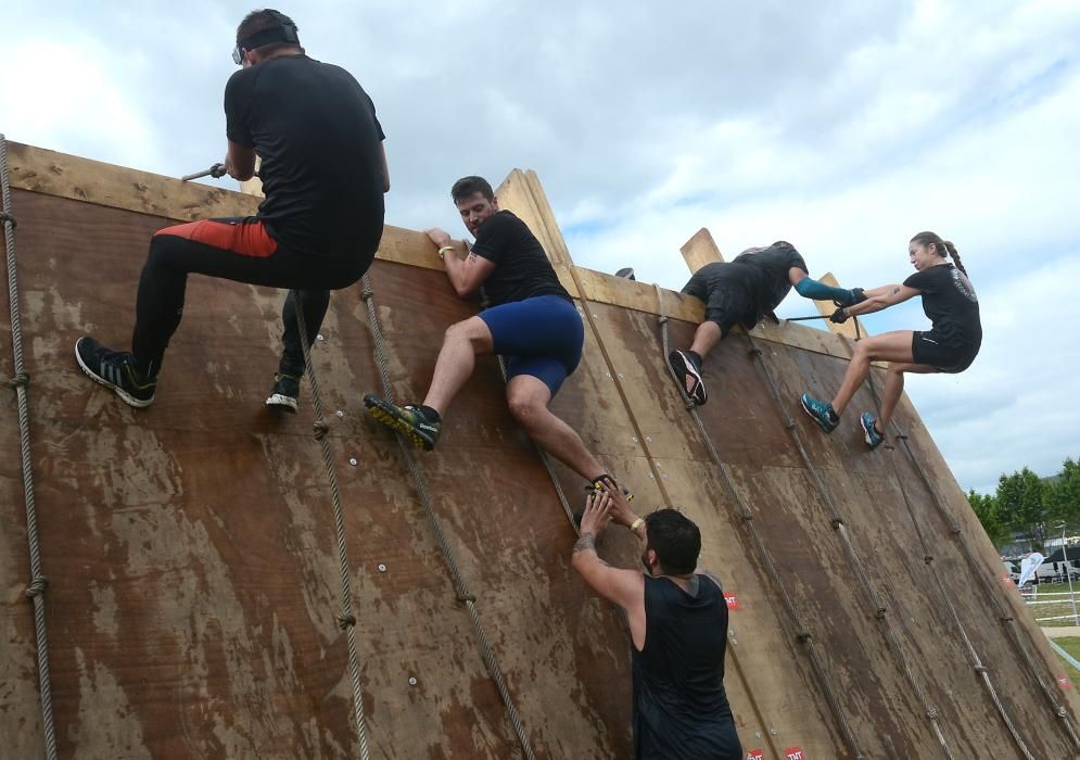 Más de 2.500 corredores se pusieron a prueba en la exigente carrera de obstáculos disputada en Pontevedra