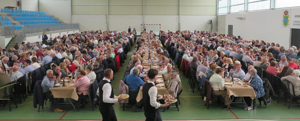 A festa xuntou 670 persoas no pavillón do IES Agra de Leborís, da Laracha.
