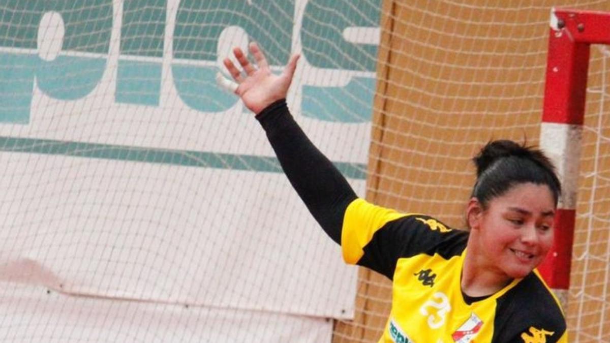 María Machuca, en un partido. |  Club Balonmán Cañiza