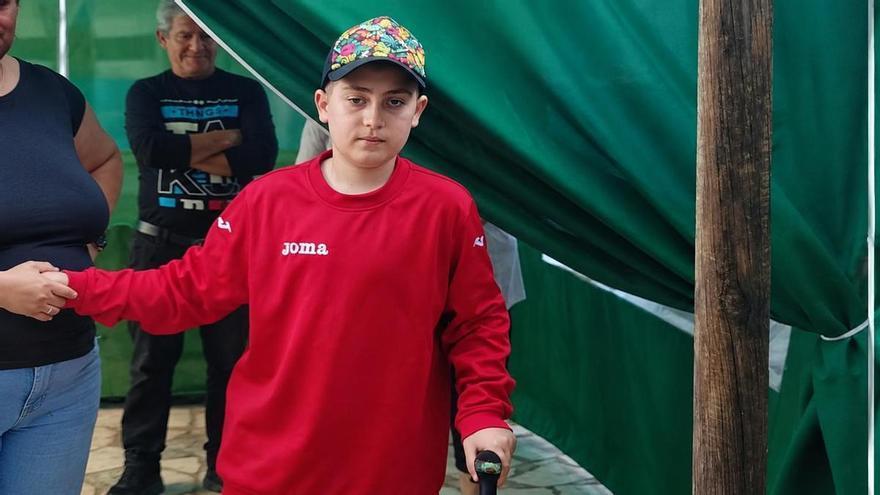 Álex perdió en Mérida el bastón que necesita para caminar y encontró una ciudad volcada: "Si no aparece, le compro uno"