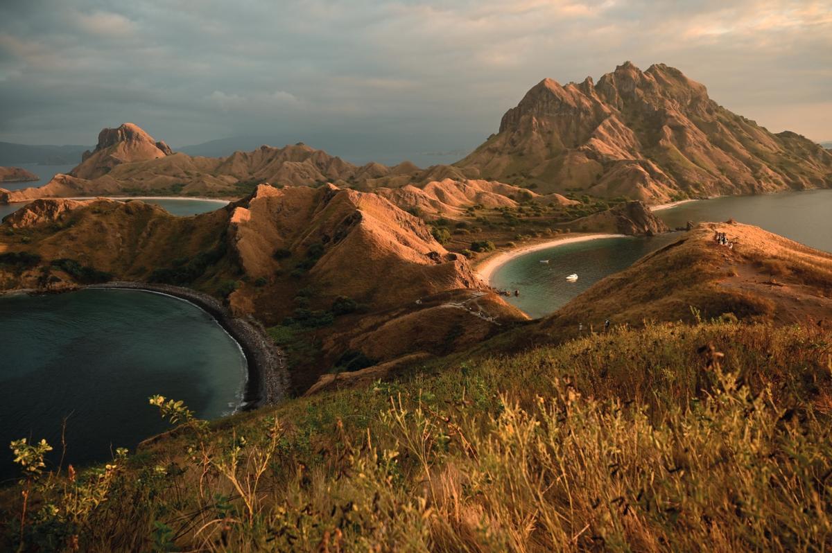 Cima de la isla Padar, en el archipiélago de la Sonda