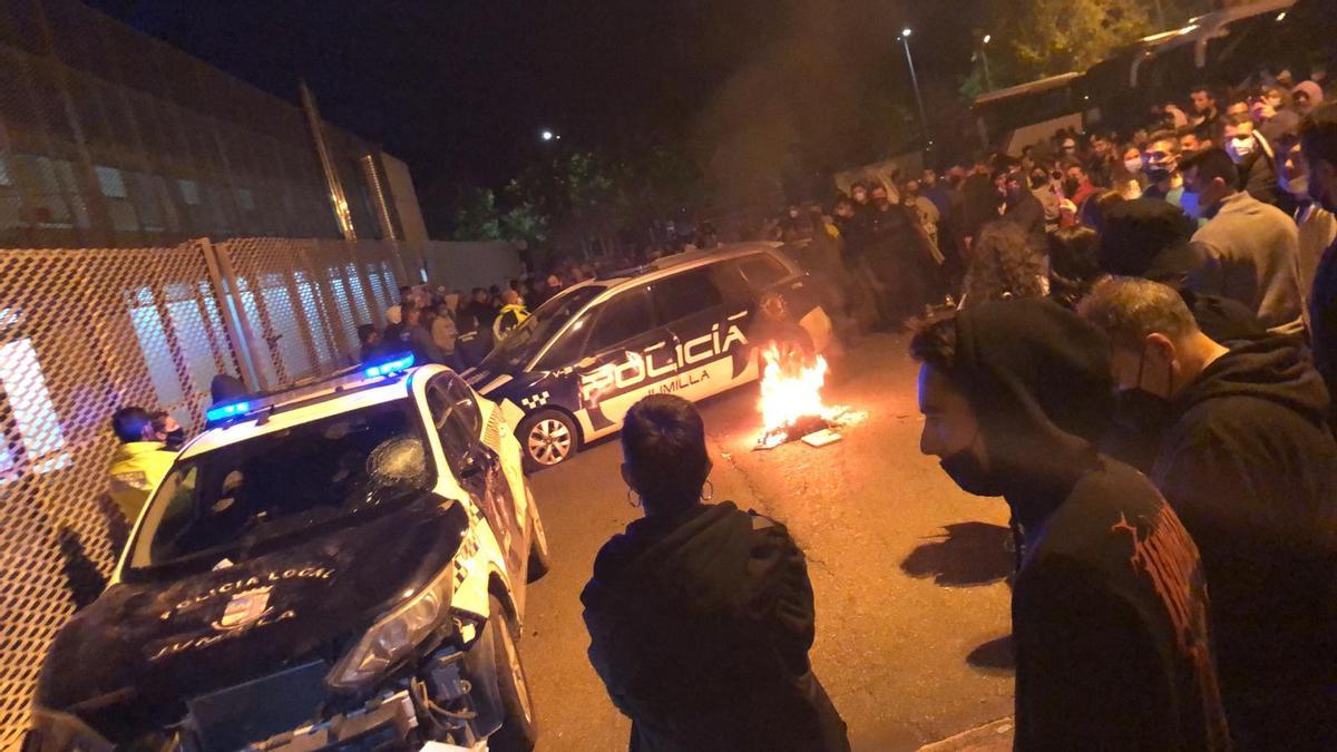 Multitud de personas hacen destrozos ayer noche en Jumilla.