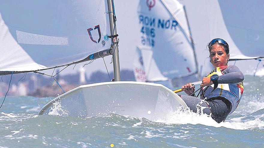 Canarias navega hacia el futuro de la Vela con Marta Mansito