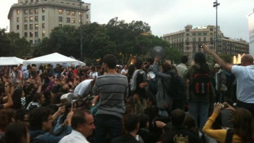 Cacerolada de protesta en la Plaza de Catalunya de Barcelona