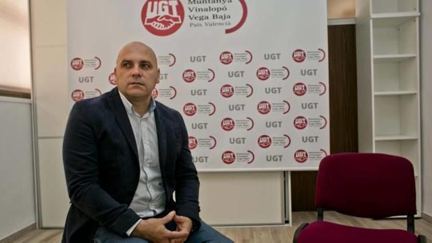 Ismael Senén, en la sede del sindicato UGT en Elche.