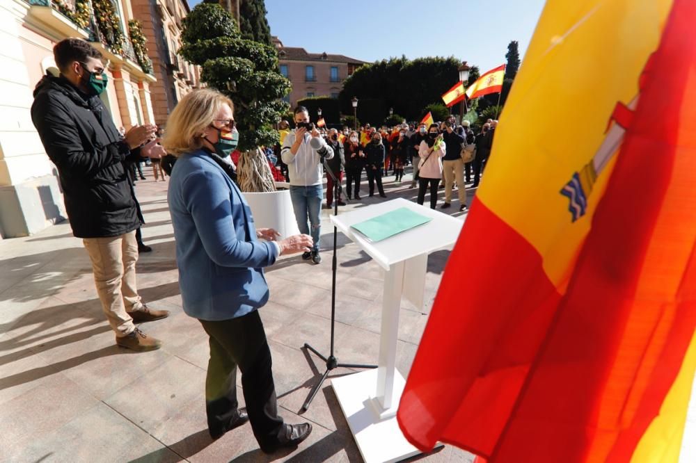 Más de un centenar de personas arropa a Vox en Murcia un acto en defensa de la Constitución