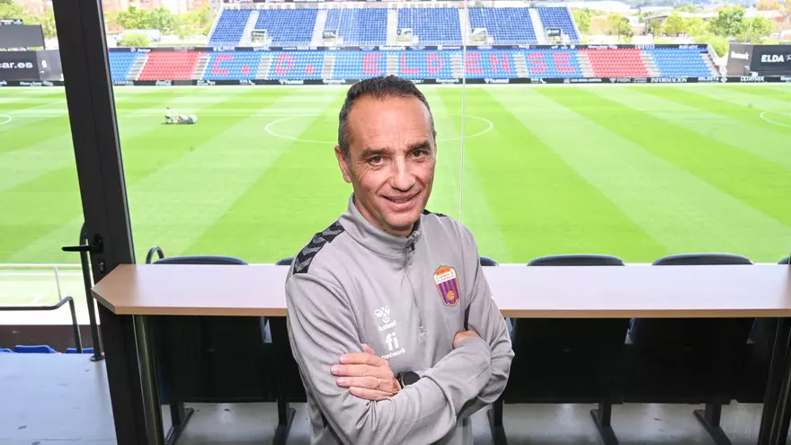 El entrenador del CD Eldense manda un mensaje de optimismo a la afición