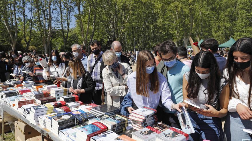 Unes 120 parades per Sant Jordi a la Devesa