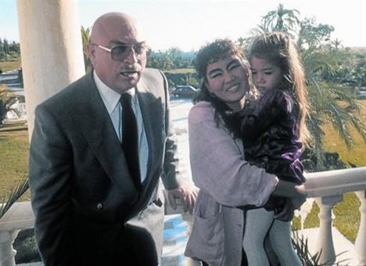 Raymond Nakachian, amb la seva dona, Kimera, i la seva filla Melodie, el 1987. Raymond Nakachian, amb la seva dona, Kimera, i la seva filla Melodie, el 1987.