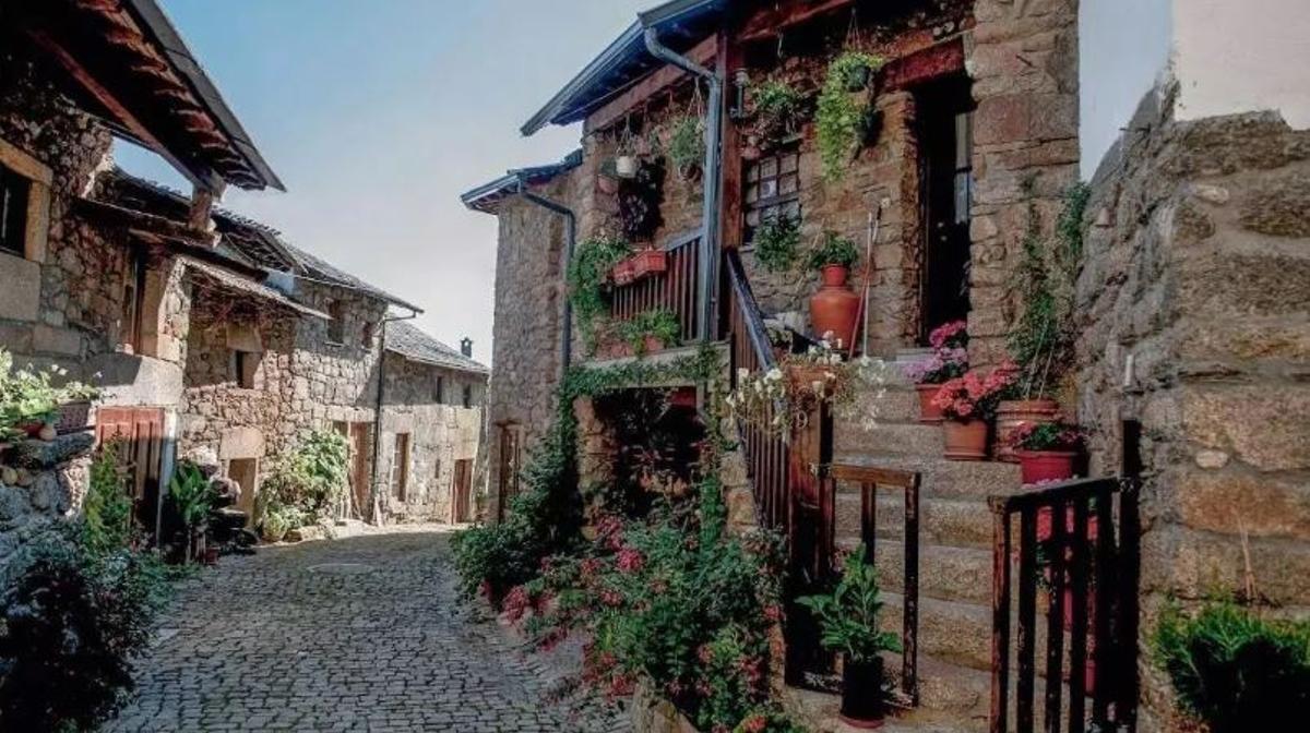 Esta preciosa aldea de solo 30 habitantes parece sacada de un cuento.