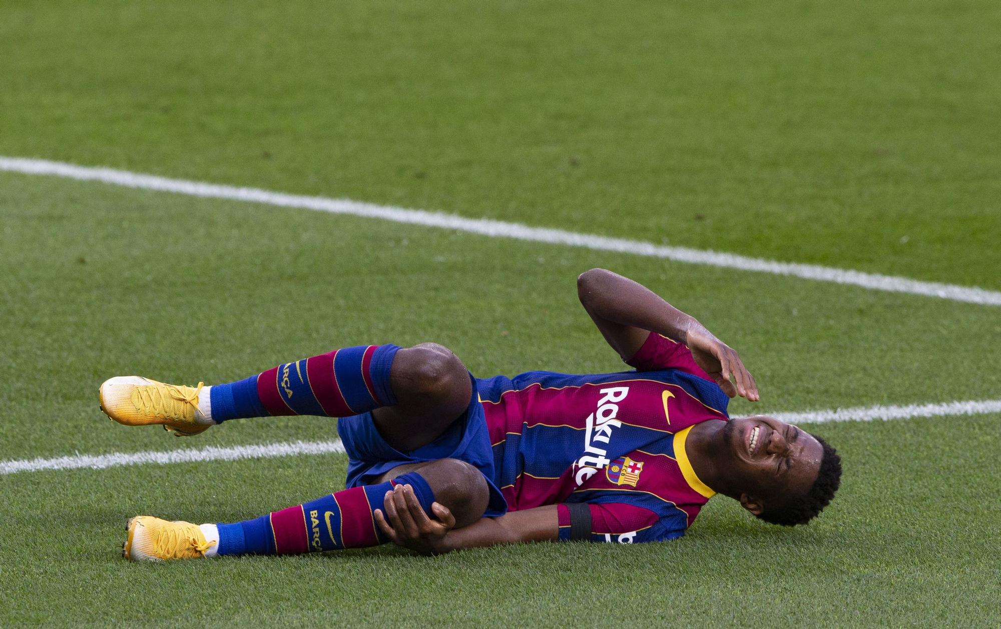 Ansu Fati sufrió una grave lesión de rodilla ante el Betis en el Camp Nou.