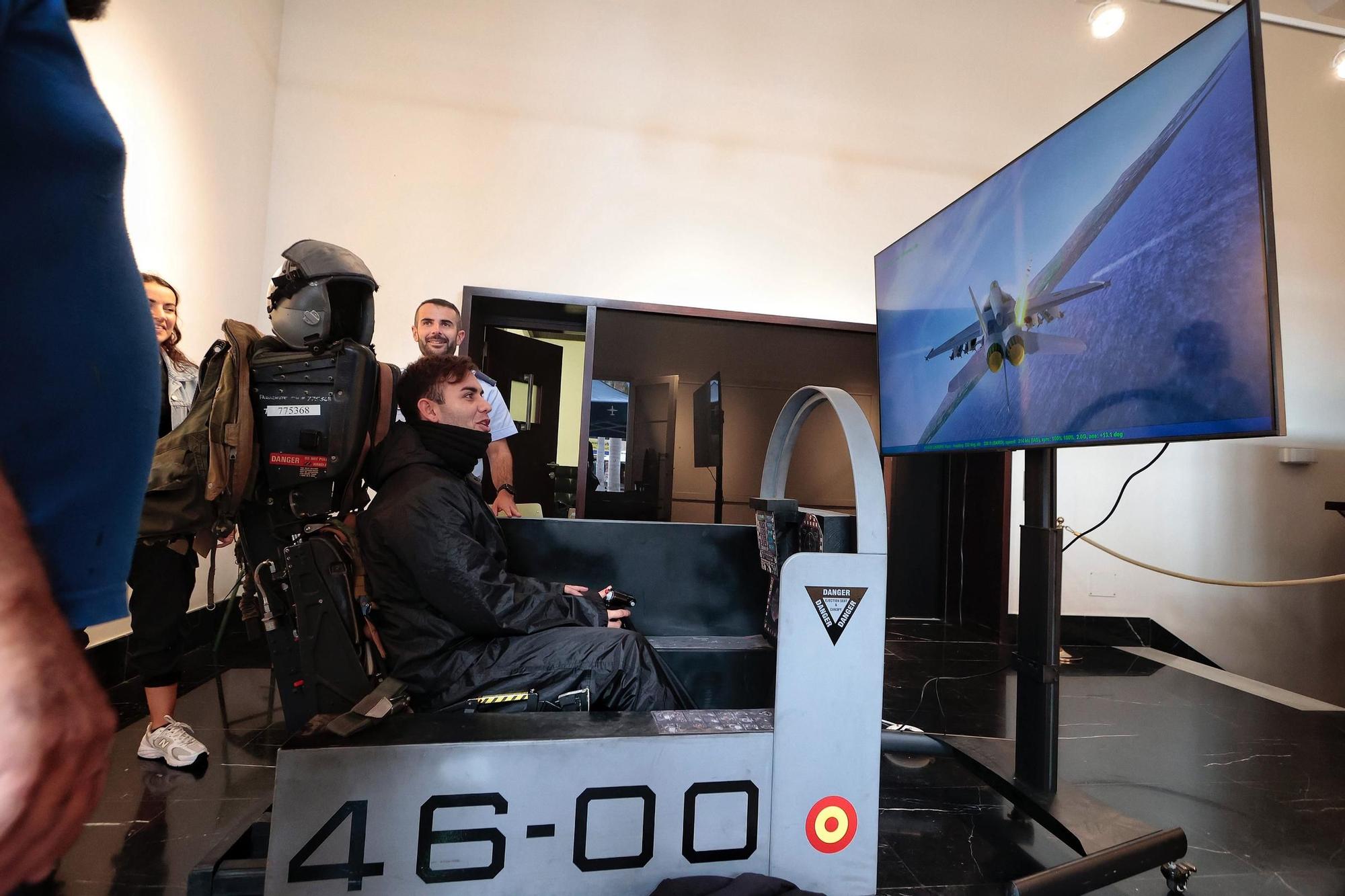 Simulador vuelo caza F-!8