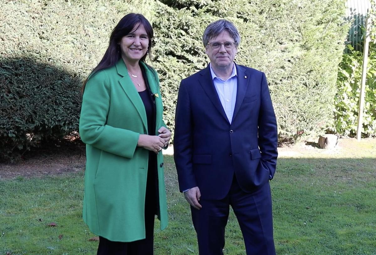Laura Borràs, actual presidenta de Junts, y Carles Puigdemont, expresident de la Generalitat, tras una reunión en Waterloo (Bruselas) antes del Congreso del partido