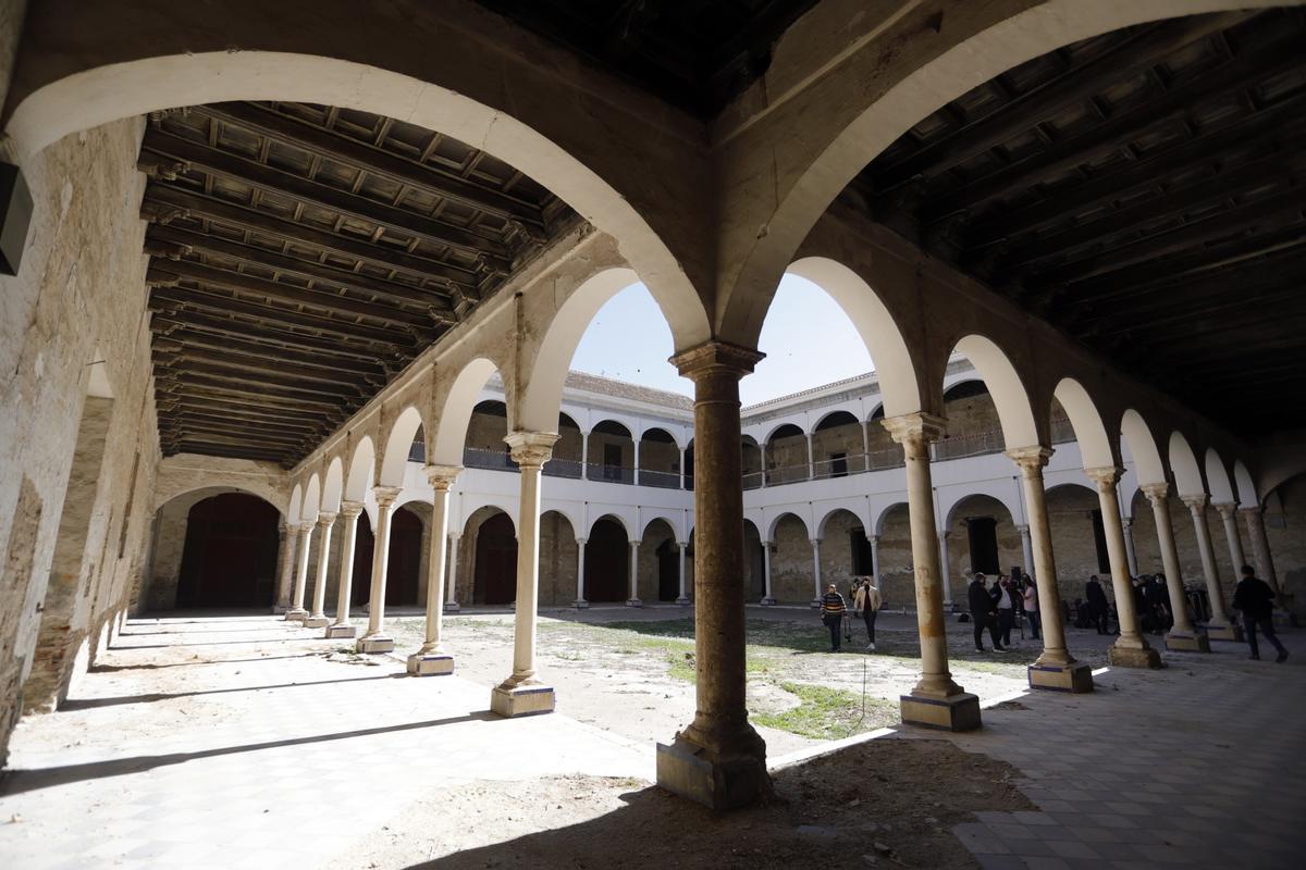 Imagen del claustro del Convento de la Trinidad de Málaga.