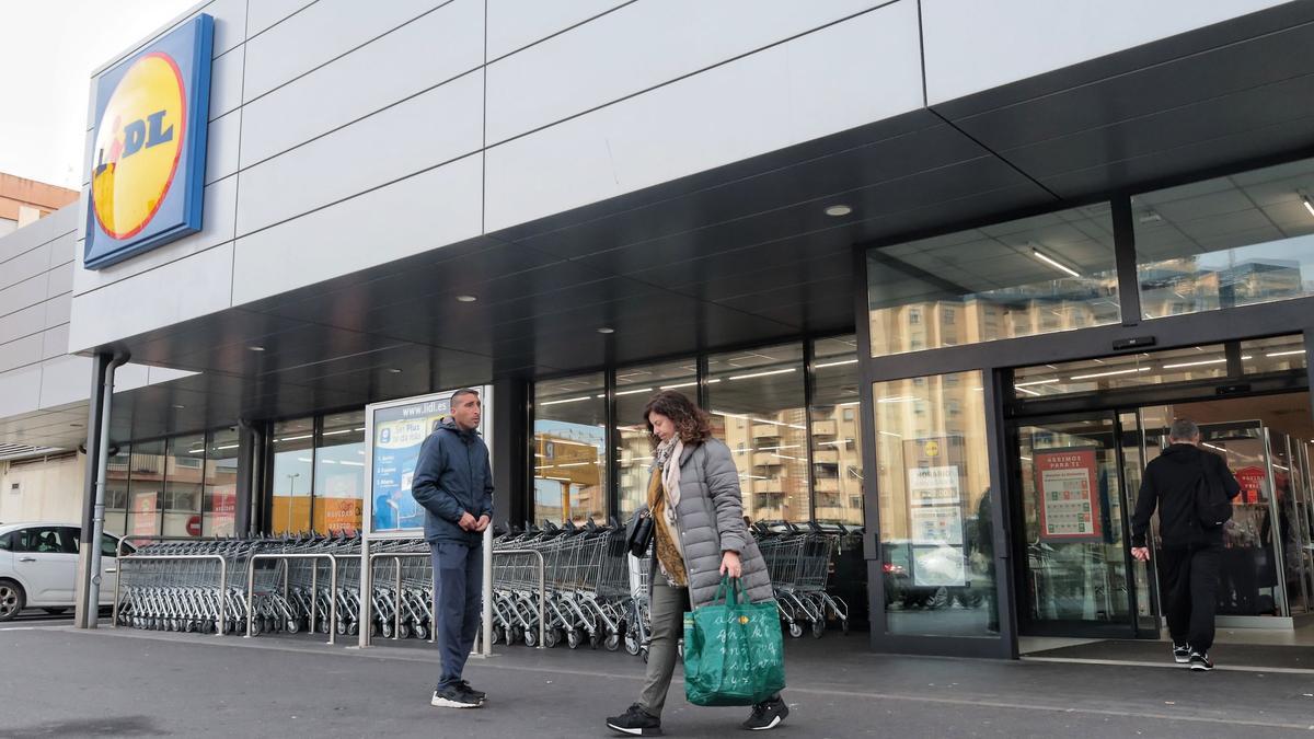 Fachada de uno de los supermercados de Lidl situados en Castellón.