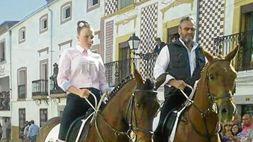 Navas del Madroño celebra a su patrón con carreras de caballos