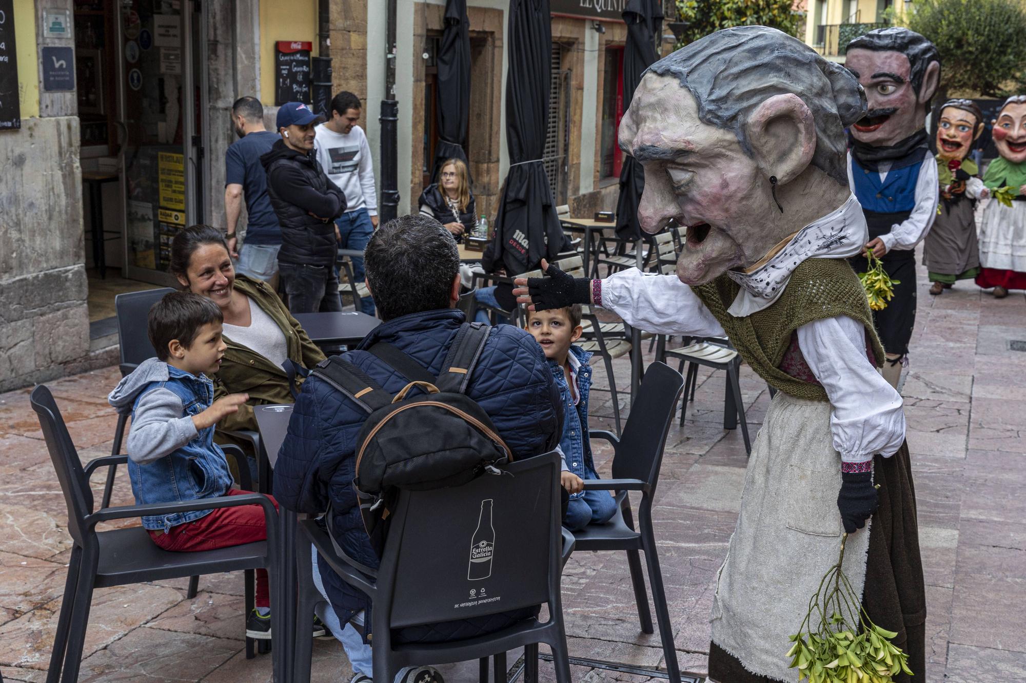 En imágenes | Cabalgata del Heraldo por las calles de Oviedo