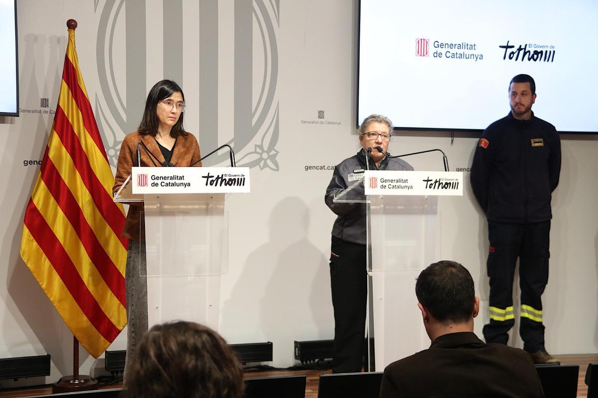 Núria Parlon, consellera d'Interior, amb la subdirectora de Protecció Civil, Imma Solé, en roda de premsa.