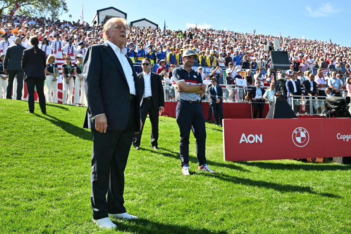 El presidente quiso seguir desde escasos metros la salida del juego, en el tee del 1