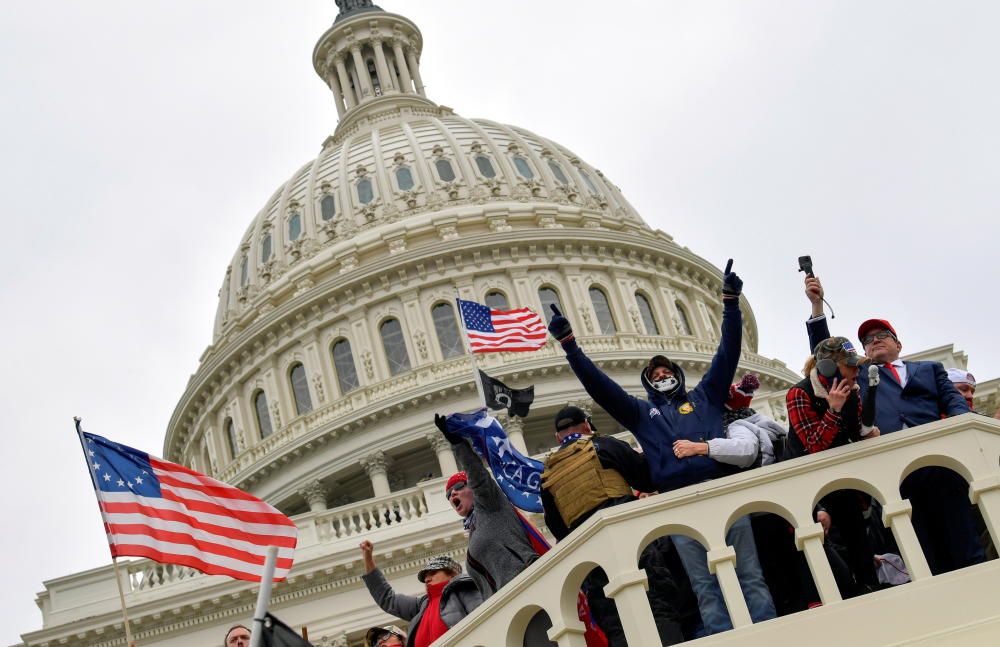 Una torba de seguidors de Trump assalta el Capitol