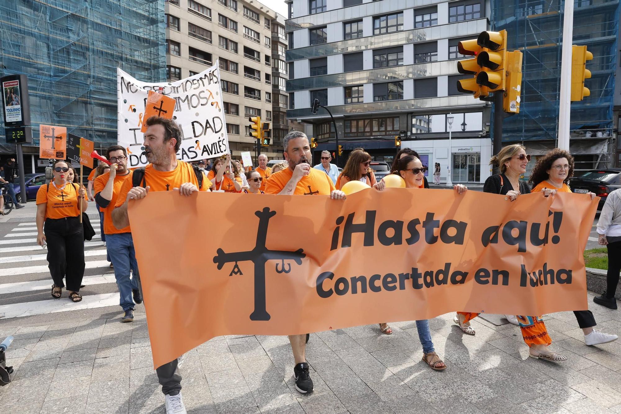 Así fue la gran concentración en Gijón por la educación concertada (en imágenes)