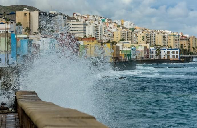 09-11-18. LAS PALMAS DE GRAN CANARIA. OLAS EN ...