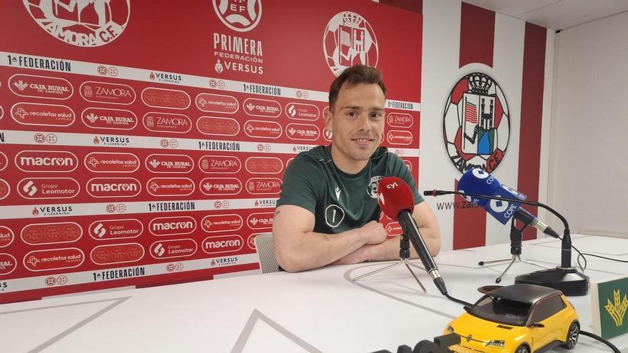 Fermín Sobrón, portero del Zamora CF: "El fútbol es bonito y cruel, pero siempre sale el sol"