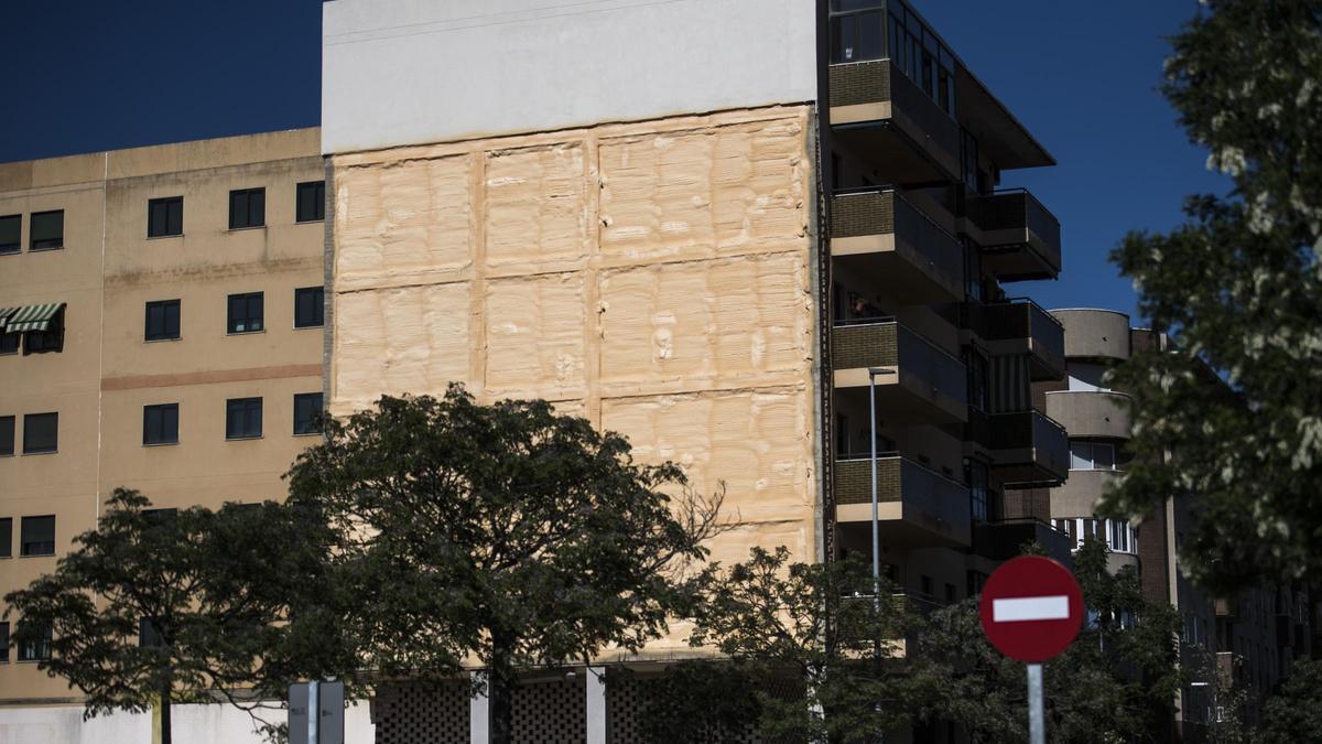 Comienza la reparación de la fachada del edificio de Nuevo Cáceres