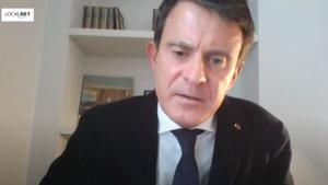 Valls, se conecta con el pleno municipal de Barcelona desde su casa en París, este viernes.