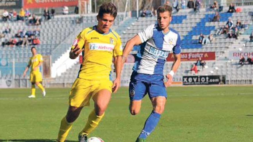 El balearico Juanjo protagoniza un contraataque en el duelo de ayer.