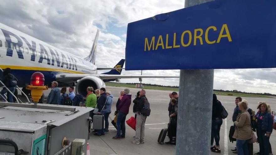 Ryanair macht Streiks für die Schließung von zwei Basen verantwortlich