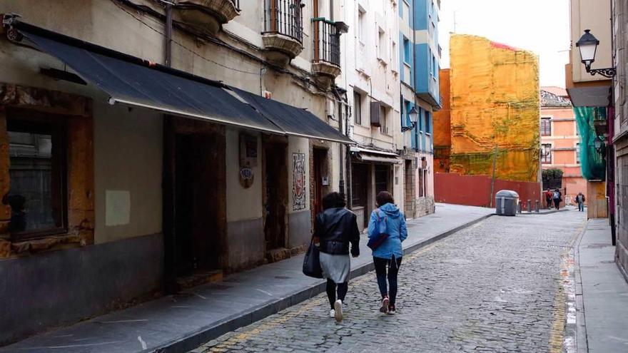 La calle Óscar Olavarría, en Cimavilla, donde ocurrieron los hechos.