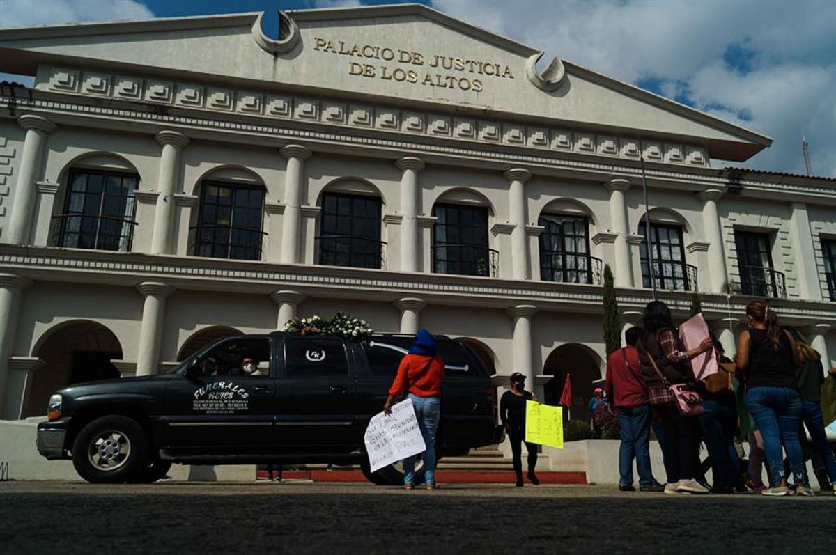 Un home assassina a cops el seu fillastre de dos anys a Mèxic