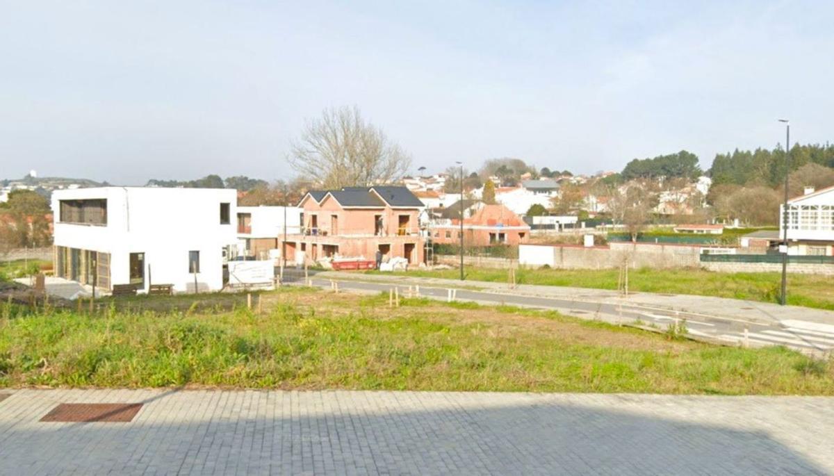 Viviendas nuevas en una promoción en Mera donde se ejecutarán también pisos protegidos. |   // L.O.