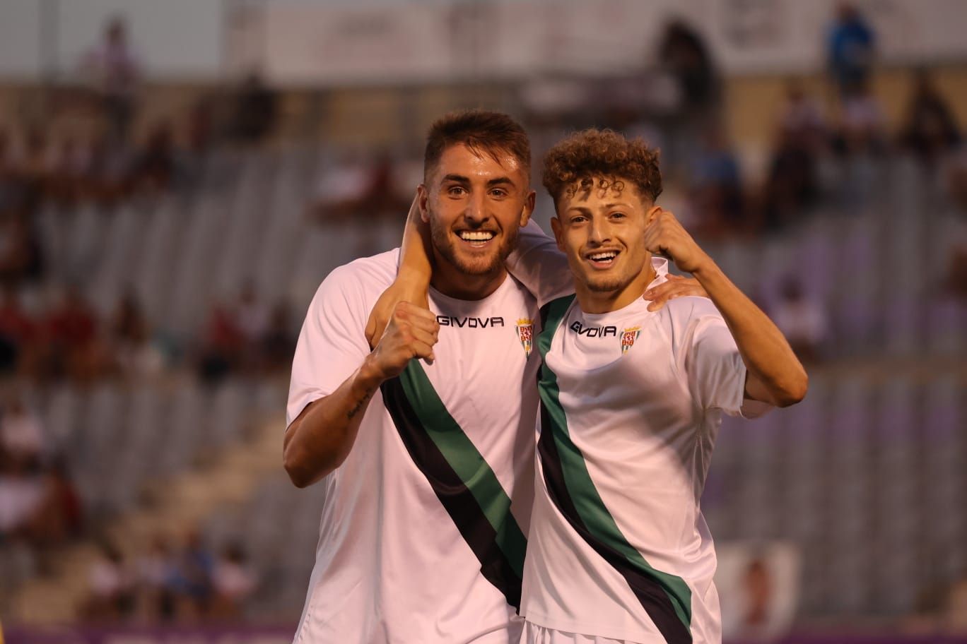 El Jaén - Córdoba CF del Trofeo Ciudad del Olivo, en imágenes
