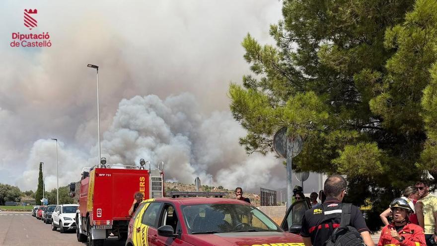 El incendio de la Vall d'Uixó obliga a evacuar a los 6.000 vecinos de la Vilavella, Artana y Eslida
